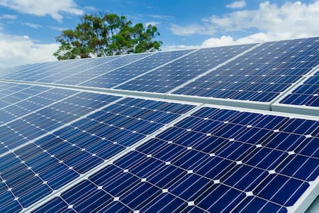 5 Signs Your Solar Panels Need Cleaning